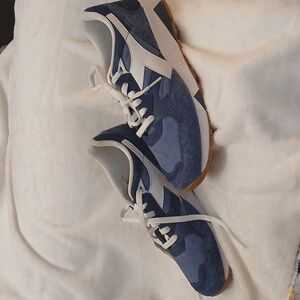 Men lightly worn shoes